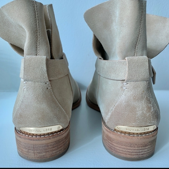 Michael Kors Jet Set Boots - Picture 7 of 7